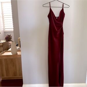 EMERALD SUNDAE
Juniors' Pleated Sleeveless Maxi Gown